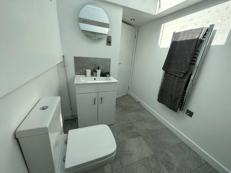 Lovely New Decor Studio - 4 The Southwell London Eksteriør billede